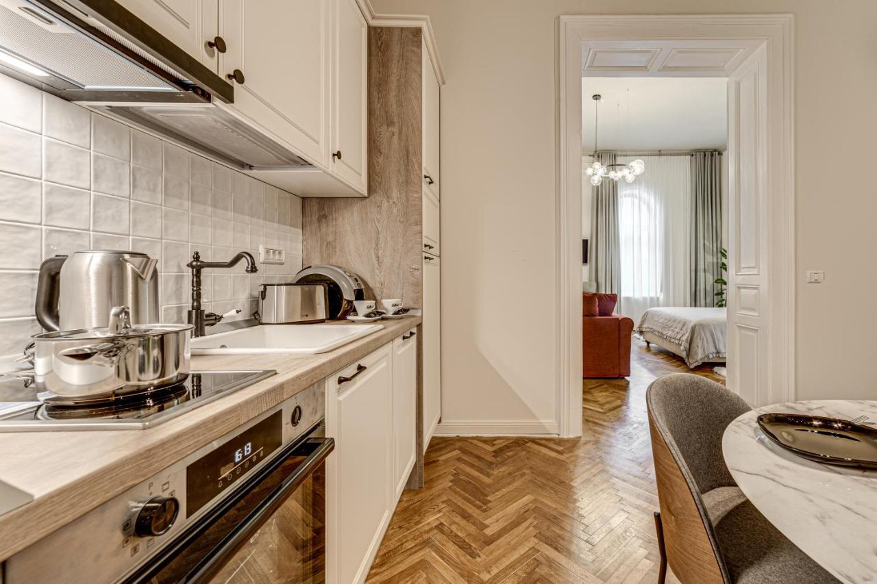 Central Family Apartment Arad Exterior photo